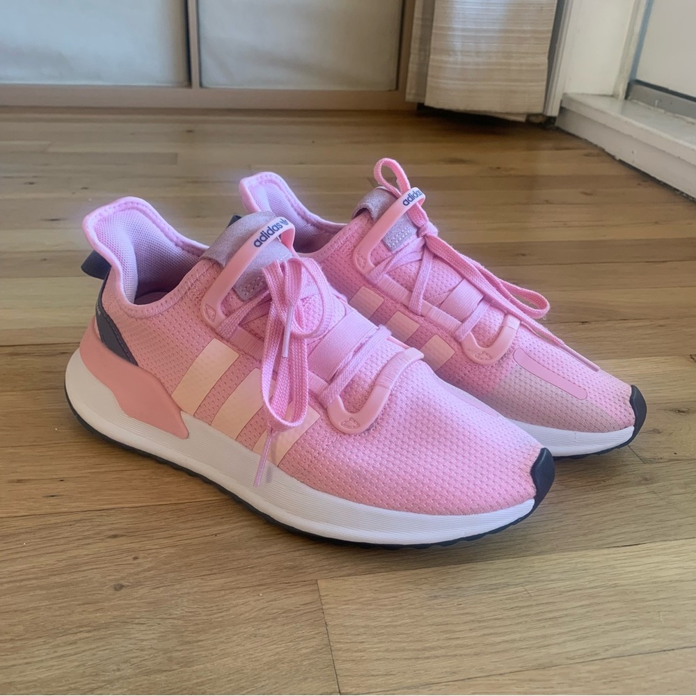 Adidas Women’s Swift Run Sneakers | Pink | size 8